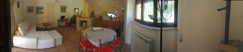 a living room with a white couch and a table at Casavacanze Ciaspole E Uva in Fiastra