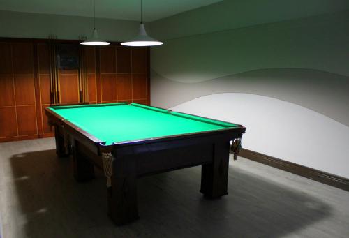 Biliár nebo kulečník v ubytování Hotel Recanto das Hortênsias