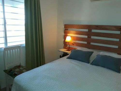 a bedroom with a large bed with a wooden headboard at Aluminé in Colón