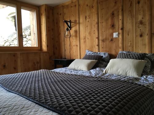 Кровать или кровати в номере Chalet Le Trient