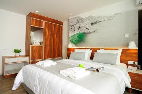 Ένα ή περισσότερα κρεβάτια σε δωμάτιο στο Atrium Ambiance Hotel
