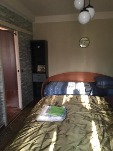 Кровать или кровати в номере Апартаменты недалеко от Левобережной и МВЦ