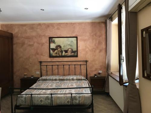 a bedroom with a bed and a painting on the wall at Agriturismo La Fornace centro ippico in Como