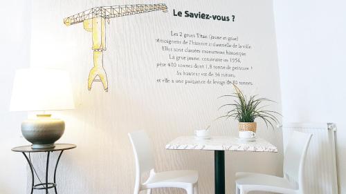 Hôtel Saint-Patrick Cœur de NANTESにあるレストランまたは飲食店