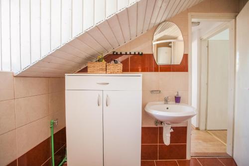 Top-Floor Apartment in Trogir Center
