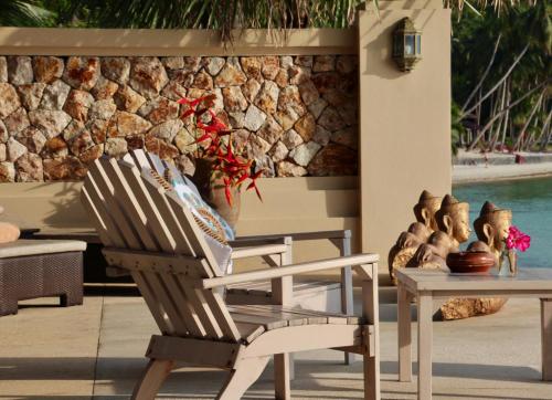 Bazén v ubytování Sibaja Palms Sunset Beach Luxury Villa nebo v jeho okolí