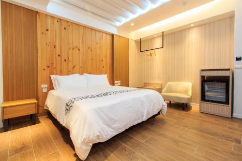Postel nebo postele na pokoji v ubytování Urban Oasis Inn