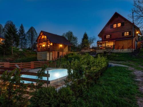 Bazén v ubytovaní Holiday home in Kvarner with outdoor jacuzzi alebo v jeho blízkosti