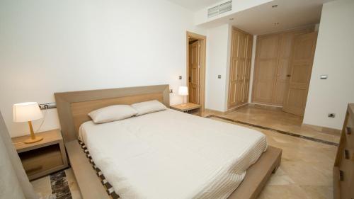 A bed or beds in a room at Marina del Castillo 136