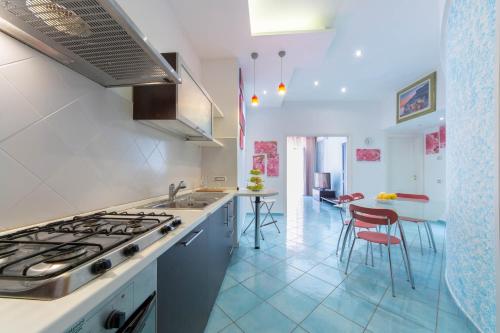 Dapur atau dapur kecil di casa la perla
