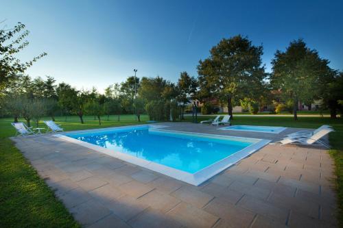 Swimming pool sa o malapit sa Agriturismo Borgo Tecla