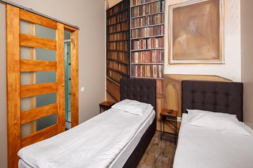 Un ou plusieurs lits dans un hébergement de l'établissement Mezzanine Hotel