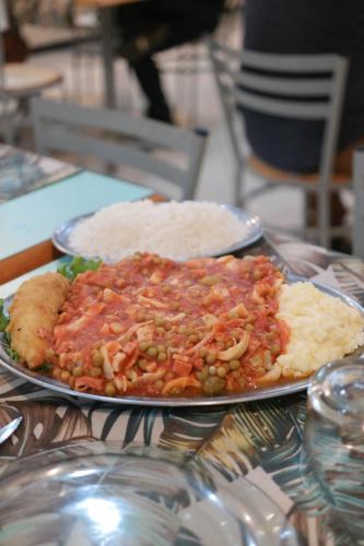 Makanan di atau berdekatan hotel