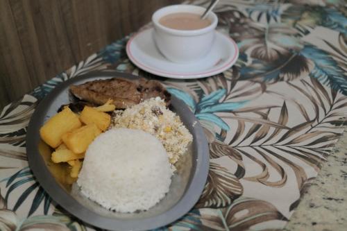 Makanan di atau berdekatan hotel