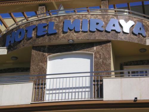 a sign for the hotel muncie on a building at Hotel Miraya Beach in Torre del Mar