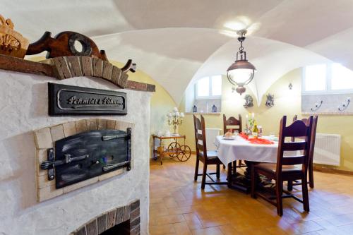 a dining room with a table and a fireplace at Pałac Pawłowice in Gorz