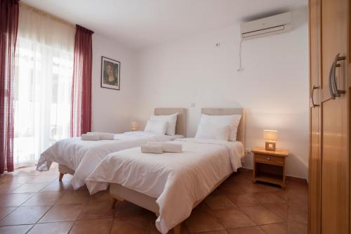 Postel nebo postele na pokoji v ubytování Apartments Đurašević