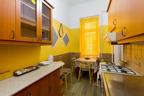 Kuchyňa alebo kuchynka v ubytovaní Budapestapartment9