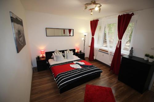 Postel nebo postele na pokoji v ubytování Smart City Prague Apartment