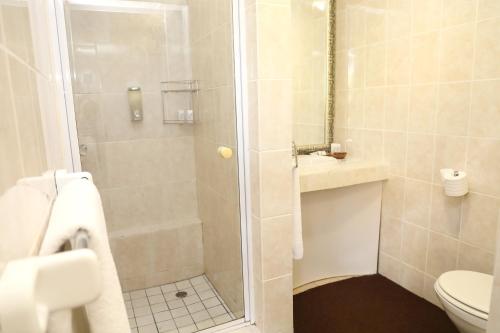 Ένα μπάνιο στο Kingston Place Guesthouse