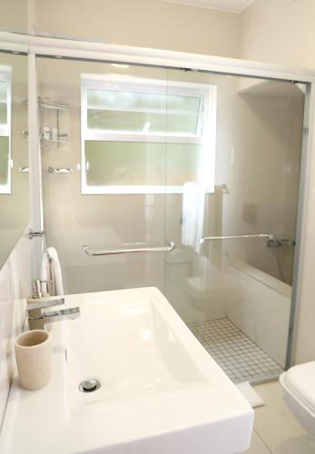 Ένα μπάνιο στο Kingston Place Guesthouse