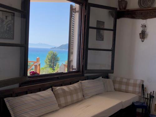 Gallery image of Unique Sea View House in Kalandra