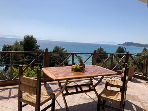 Gallery image of Unique Sea View House in Kalandra
