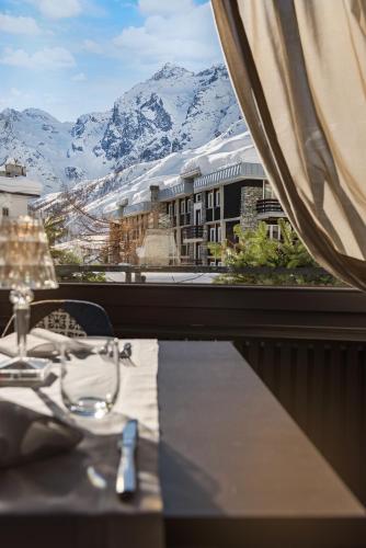 a table with a view of a snowy mountain at Hotel Europa in Breuil-Cervinia