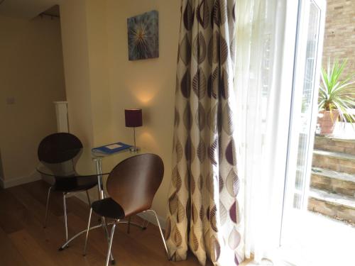 Un lugar para sentarse en Oxford Apartments 1