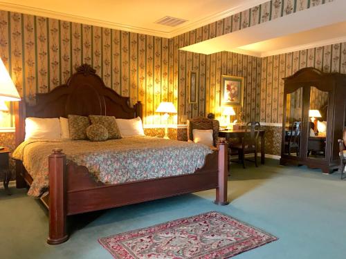 מיטה או מיטות בחדר ב-Waynebrook Inn