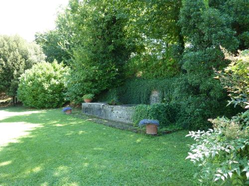 a garden with a fence and some plants and trees at La Rocca in Narni