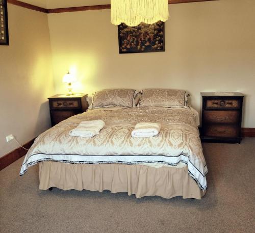 a bedroom with a bed with two towels on it at Kinross Metcalfe Farm in Metcalfe