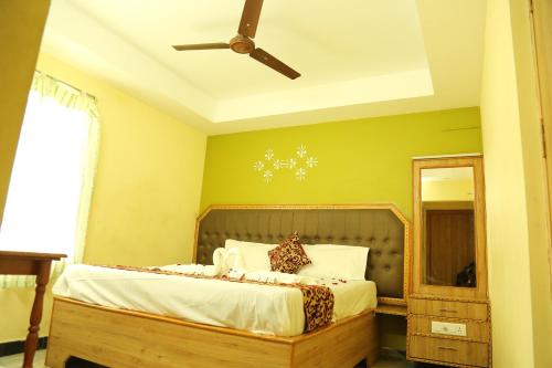 Un ou plusieurs lits dans un hébergement de l'établissement Hotel Vijay