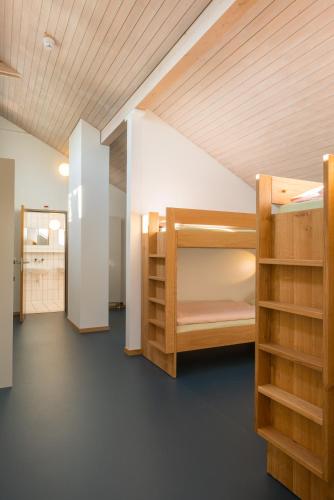 Postel nebo postele na pokoji v ubytování Zug Youth Hostel