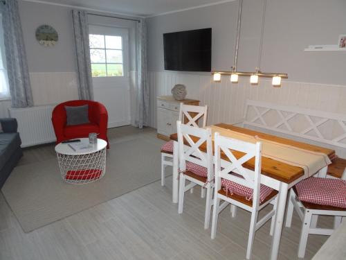 a kitchen and living room with a table and chairs at Hansenhof in Kappeln
