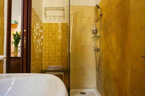 Kylpyhuone majoituspaikassa B&B Palazzo Malaspina