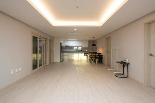 an empty hallway with a dining room and a kitchen at Seomyeon Brown-dot hotel Gold in Busan