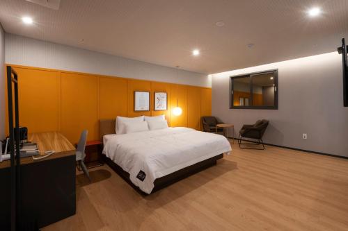a hotel room with a large bed and a desk at Seomyeon Brown-dot hotel Gold in Busan