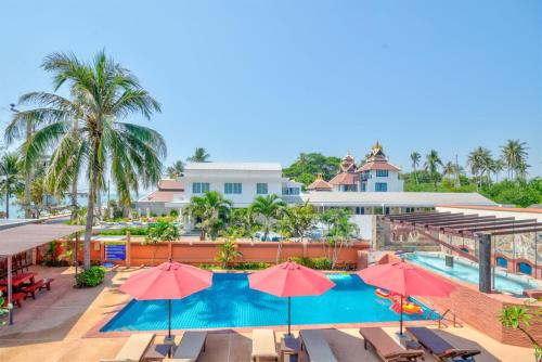 Swimmingpoolen hos eller tæt på Palm Beach Resort