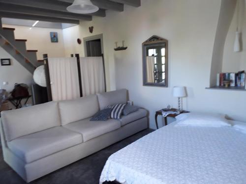 A seating area at Charming Stone House