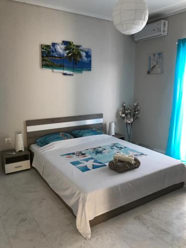 Giường trong phòng chung tại Riviera Home