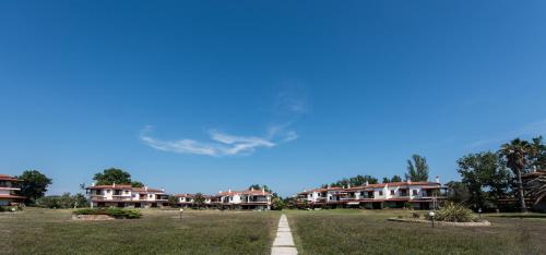 aphalt road in front of houses in a park at #Luxlikehome - The Seascape Villa in Skála Foúrkas