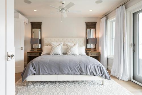 Postel nebo postele na pokoji v ubytování Snowflake Villa