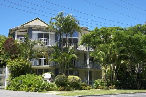 Noosa Outrigger Beach Resort — Facade/entrance