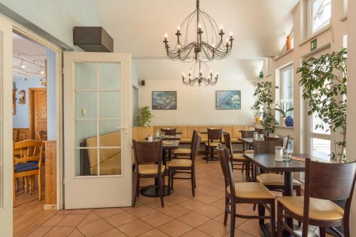 Gallery image of Hotel-Cafe Demling in Randersacker