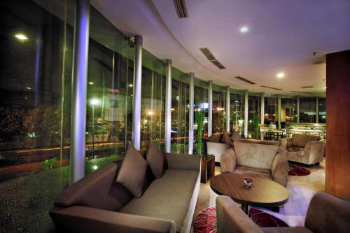 Posezení v ubytování ASTON Pluit Hotel & Residence