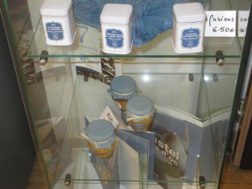 a glass display case with three different types of food at Hôtel le Pastel in Toulouse