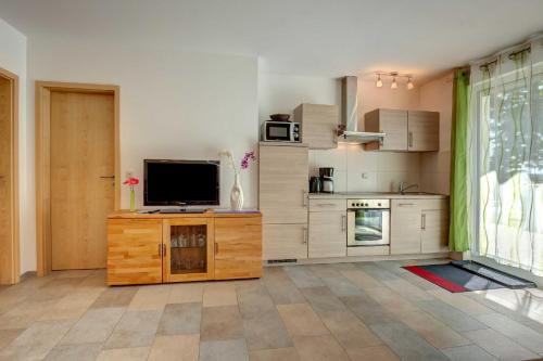 Η κουζίνα ή μικρή κουζίνα στο Haus Werder Wohnung 2 mit Kamin