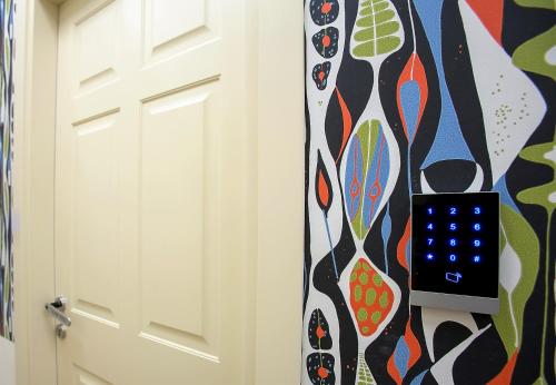 a door with an apple watch hanging next to a wall at MYO Cagliari Charming House in Cagliari