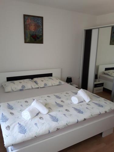 a bedroom with a bed with two pillows on it at Apartman Petra & Tena in Slunj